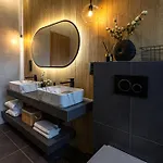ヴィラ Porta - Private Pool And Jacuzzi