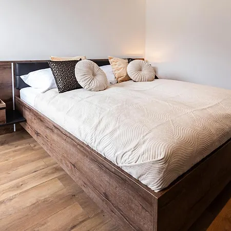 Porte - Private Pool And Jacuzzi Βίλα