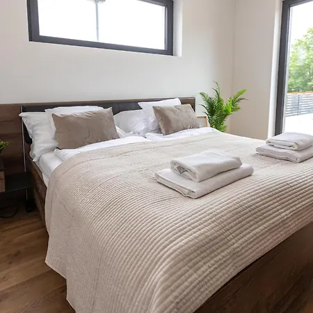 Villa Porte With Pool And Jacuzzi Balatonalmadi