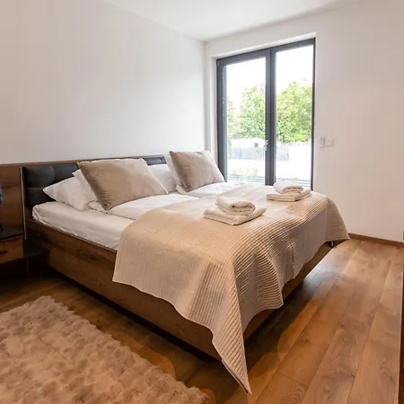 Porte With Pool And Jacuzzi Villa Balatonalmadi