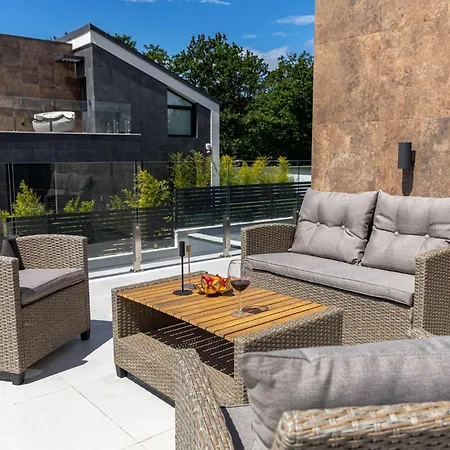 Villa Porte With Pool And Jacuzzi *
