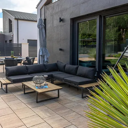 Porte With Pool And Jacuzzi * Balatonalmadi