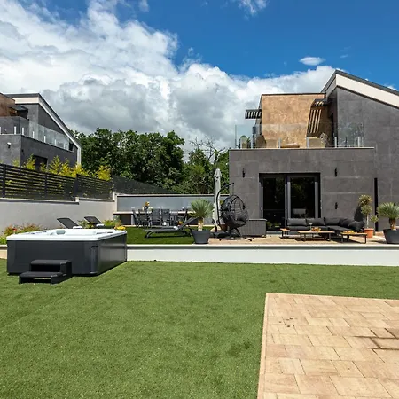 Porte With Pool And Jacuzzi Villa *
