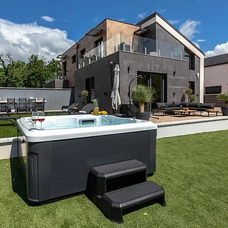 Porta - Private Pool And Jacuzzi *