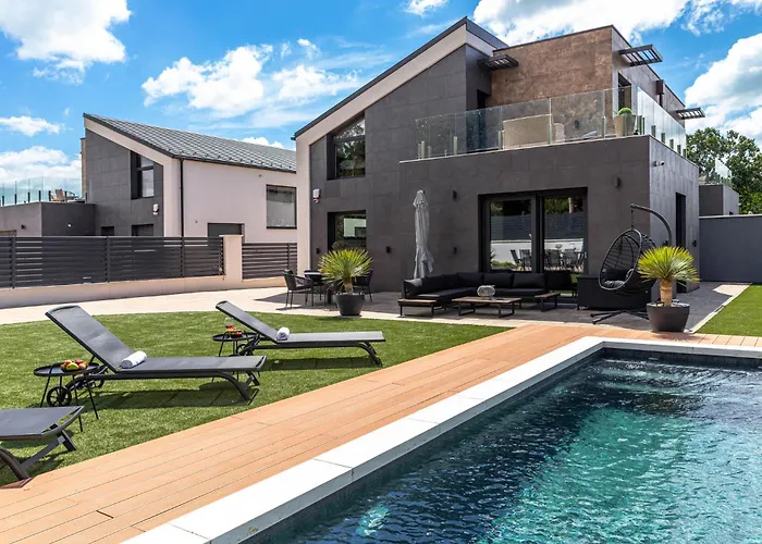 Porta - Private Pool And Jacuzzi