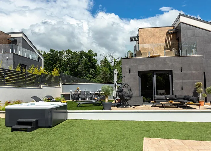 Porta - Private Pool And Jacuzzi Willa Balatonalmádi