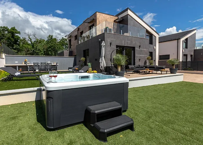 Porta - Private Pool And Jacuzzi *