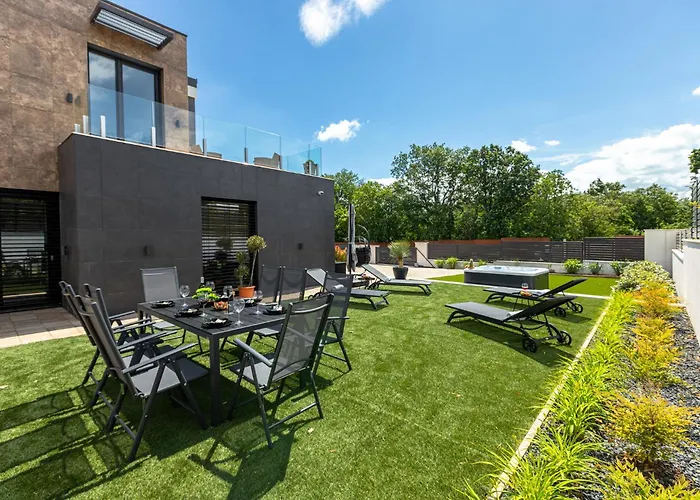 Porta - Private Pool And Jacuzzi Villa Balatonalmadi